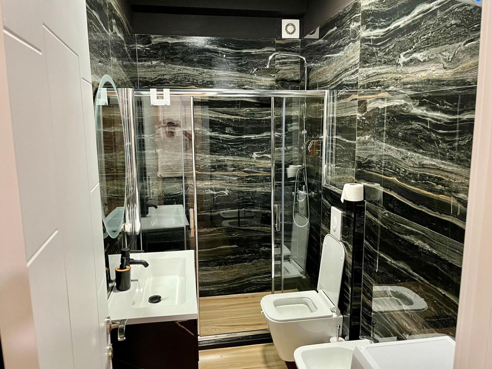 City Center Cozy Apartment Tirana Buitenkant foto